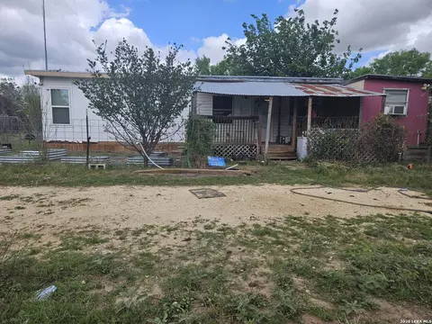 Exterior - 255 County Road 668, Devine, TX 78016 photo 2 of 5