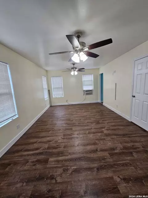 Living - 255 County Road 668, Devine, TX 78016 photo 2 of 4
