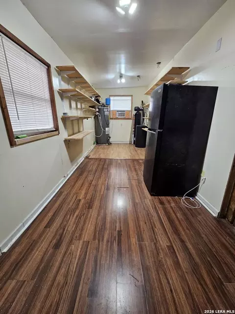 Entry Way - 255 County Road 668, Devine, TX 78016 photo 1 of 1