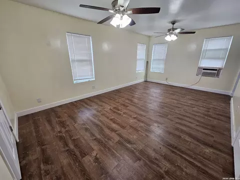 Living - 255 County Road 668, Devine, TX 78016 photo 1 of 4