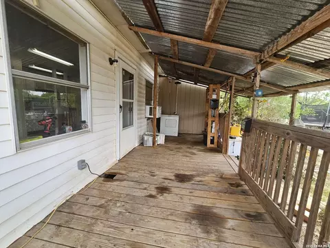 Exterior - 255 County Road 668, Devine, TX 78016 photo 4 of 5