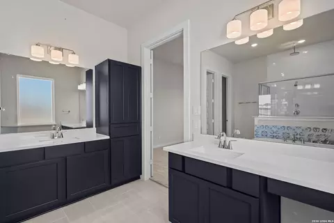 Bath - 520 Paramus Park, Cibolo, TX 78108 photo 2 of 4