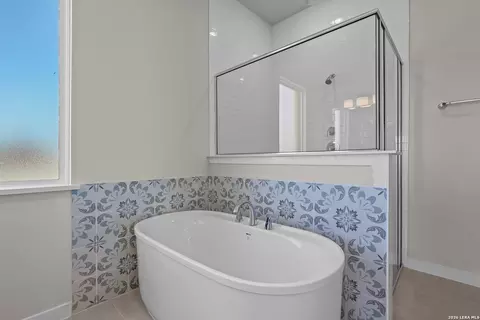 Bath - 520 Paramus Park, Cibolo, TX 78108 photo 3 of 4