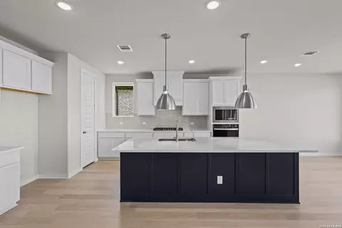 Kitchen - 520 Paramus Park, Cibolo, TX 78108 photo 2 of 6