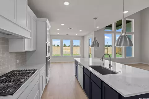 Kitchen - 520 Paramus Park, Cibolo, TX 78108 photo 5 of 6