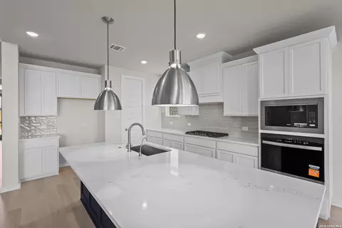 Kitchen - 520 Paramus Park, Cibolo, TX 78108 photo 3 of 6