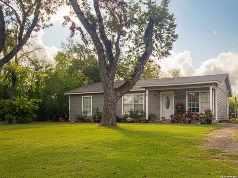 309 Bohme St, Uvalde, TX 78801