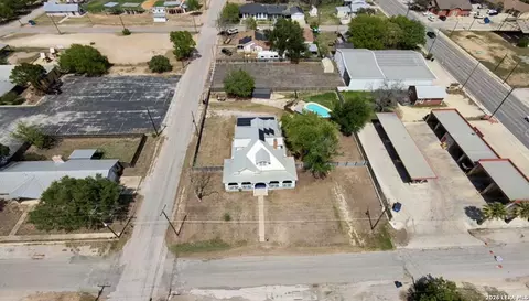 View/Area - 110 W Benton Ave, Devine, TX 78016 photo 3 of 3