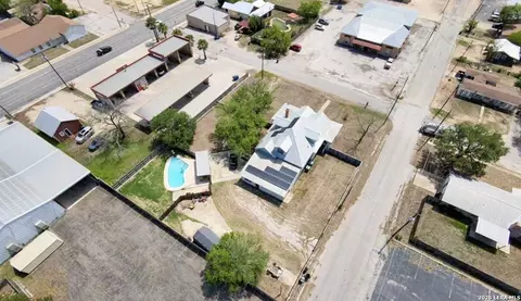 View/Area - 110 W Benton Ave, Devine, TX 78016 photo 2 of 3