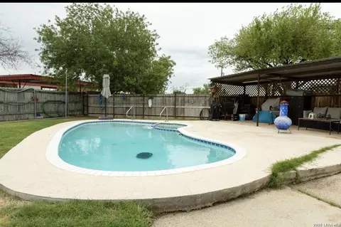 Exterior - 110 W Benton Ave, Devine, TX 78016 photo 1 of 1