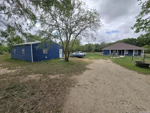 124 Elm Country Dr, La Vernia, TX 78121