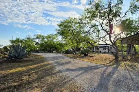 4029 County Road 117, Floresville, TX 78114