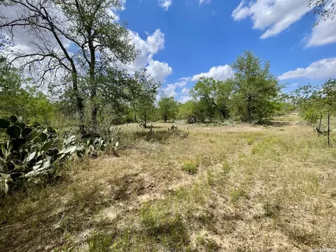 2566 Fm 539, La Vernia, TX 78121