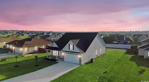 130 Merion Ln, La Vernia, TX 78121