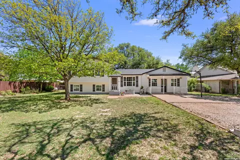 904 Country Rd, Blanco, TX 78606