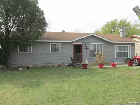 2305 Elaine Dr, Hondo, TX 78861