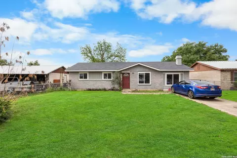 2305 Elaine Dr, Hondo, TX 78861