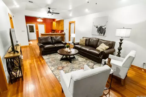 Living - 201 Brinkoeter St, Poth, TX 78147 photo 2 of 4