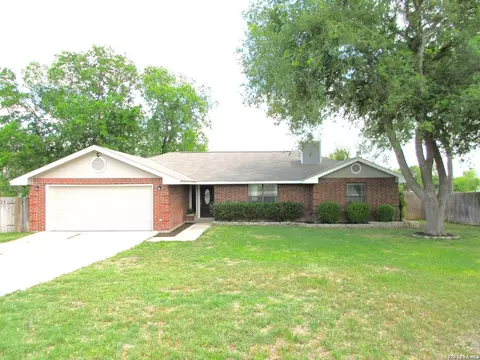 665 Center St, New Braunfels, TX 78130
