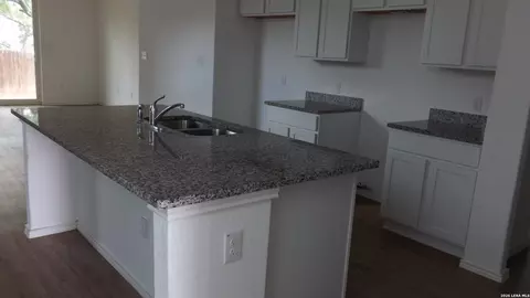 9818 Chevalier Frst, San Antonio, TX 78221