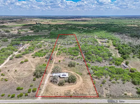 1271 County Road 119, Floresville, TX 78114