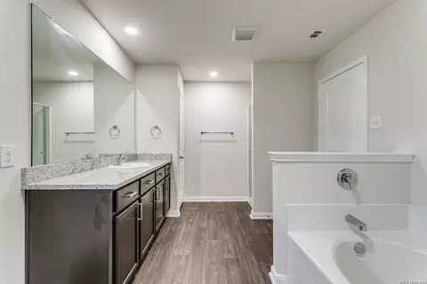 Bath - 3862 Leighton Hbr, Von Ormy, TX 78073 photo 1 of 2