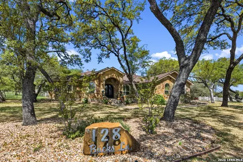 128 Bucks Ln, La Vernia, TX 78121