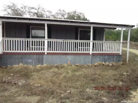 959 Alamo Beach Rd, Pipe Creek, TX 78063