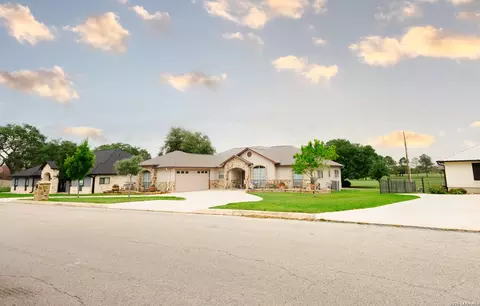 Exterior - 717 Jack Nicklaus, Devine, TX 78016 photo 11 of 12