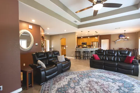 Living - 717 Jack Nicklaus, Devine, TX 78016 photo 2 of 3