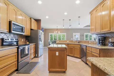 Kitchen - 717 Jack Nicklaus, Devine, TX 78016 photo 3 of 3