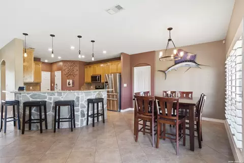 Dining - 717 Jack Nicklaus, Devine, TX 78016 photo 2 of 4