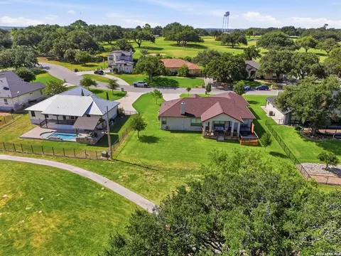 View/Area - 717 Jack Nicklaus, Devine, TX 78016 photo 5 of 11