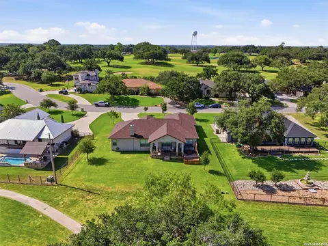 View/Area - 717 Jack Nicklaus, Devine, TX 78016 photo 8 of 11