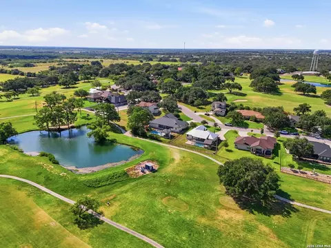 View/Area - 717 Jack Nicklaus, Devine, TX 78016 photo 4 of 11