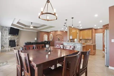 Dining - 717 Jack Nicklaus, Devine, TX 78016 photo 4 of 4