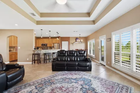 Living - 717 Jack Nicklaus, Devine, TX 78016 photo 3 of 3