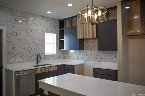 130 E Lachapelle, San Antonio, TX 78204