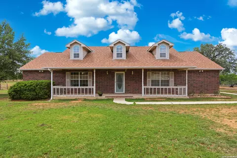 626 Home Xing, Adkins, TX 78101