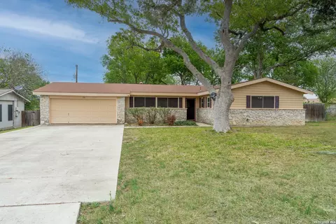 838 Boulder Dr, Universal City, TX 78148