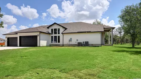 103 Janette Bnd, Castroville, TX 78009