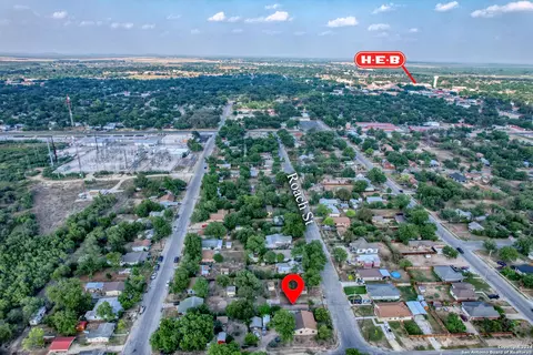 View/Area - 640 Roach St, Uvalde, TX 78801 photo 5 of 6
