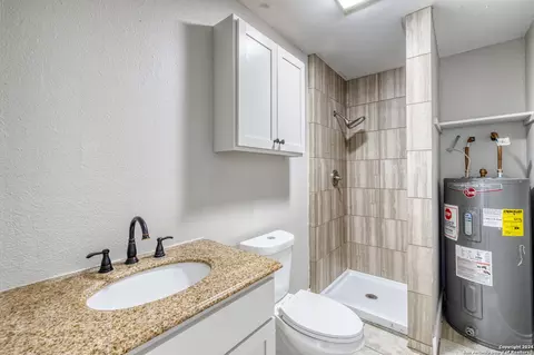 Bath - 640 Roach St, Uvalde, TX 78801 photo 1 of 2