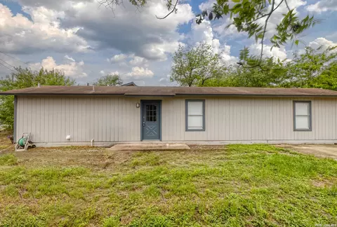 Exterior - 640 Roach St, Uvalde, TX 78801 photo 2 of 3