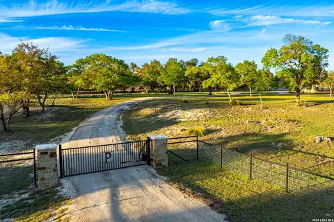 2873 Ranch Road 1888, Fredericksburg, TX 78624