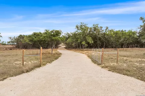 10205 Apt 2 Johns Rd, Boerne, TX 78006