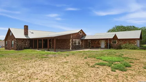 1001 Horton Ln, Poteet, TX 78065