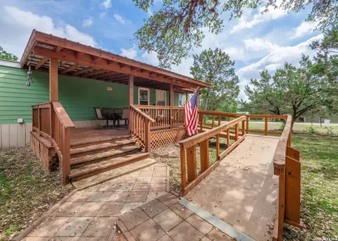 528 Private Rd 1516, Bandera, TX 78003