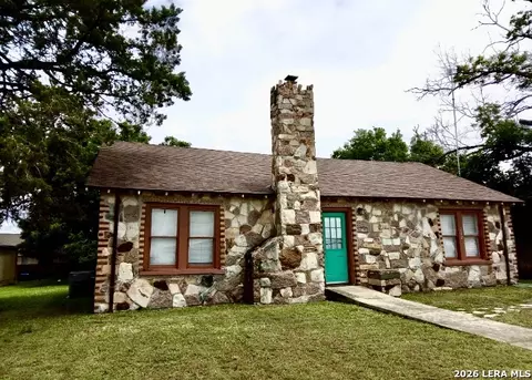 202 E 2nd St, Nixon, TX 78140