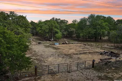 2424 Hickory Forrest Dr, Seguin, TX 78155